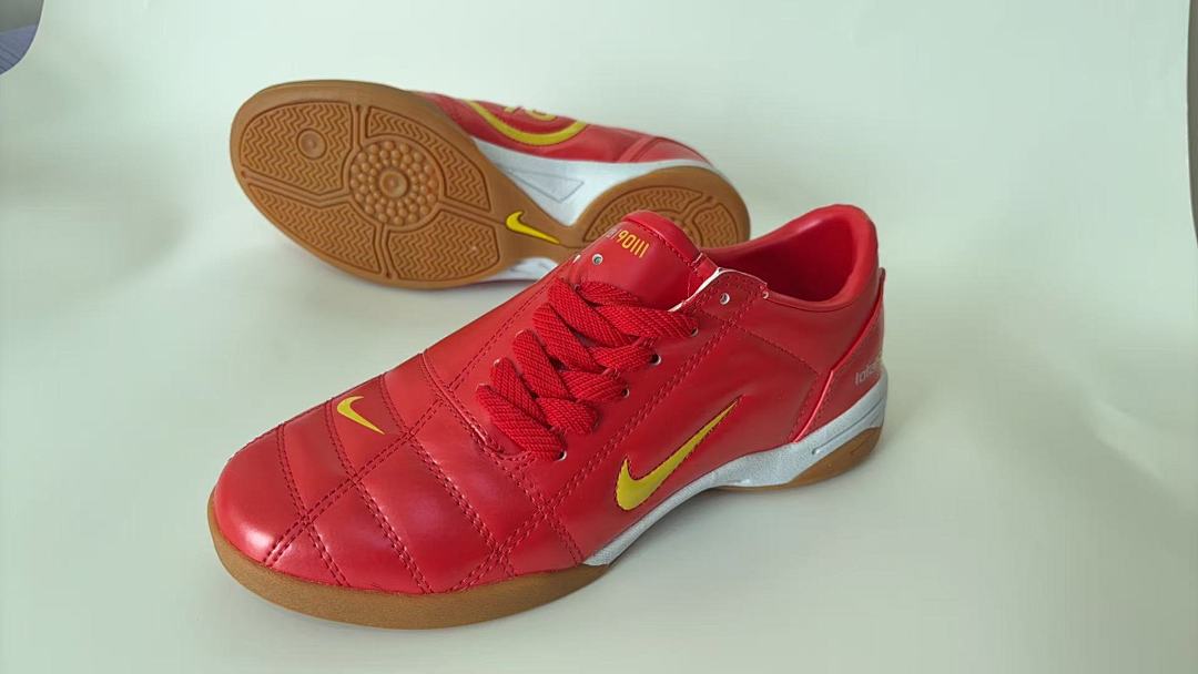 NIKE T90 IC
