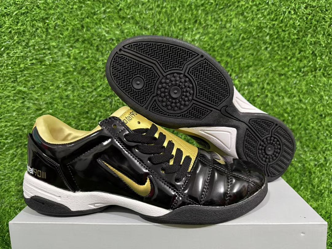 NIKE T90 IC