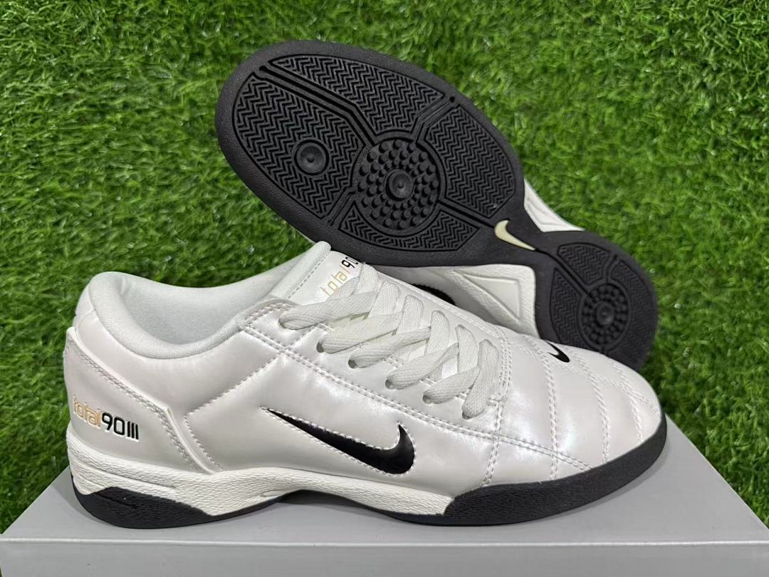 NIKE T90 IC