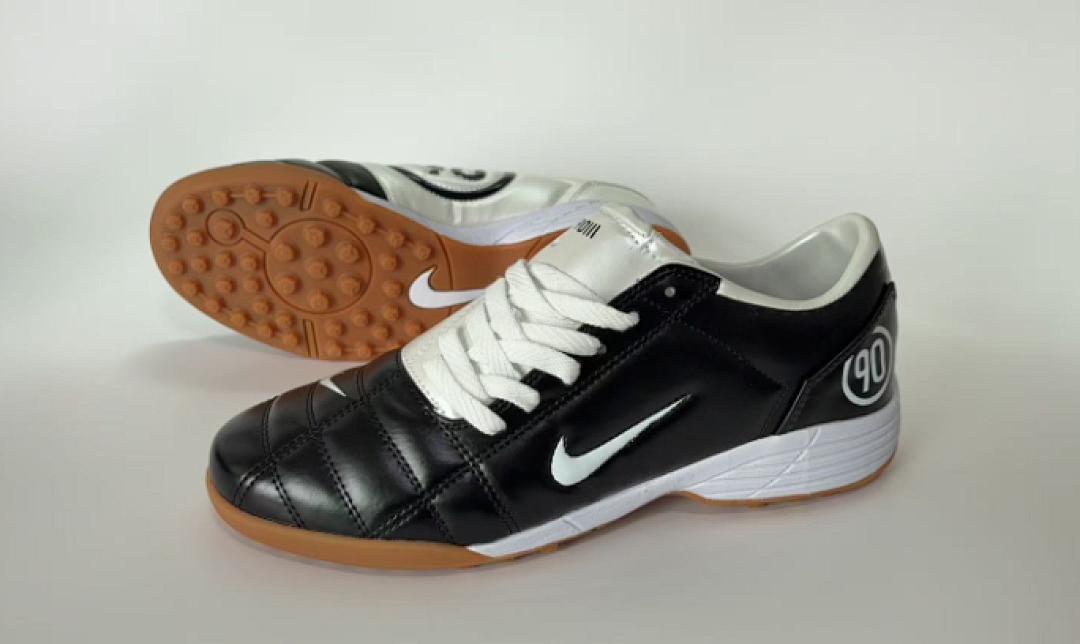 NIKE T90 TF