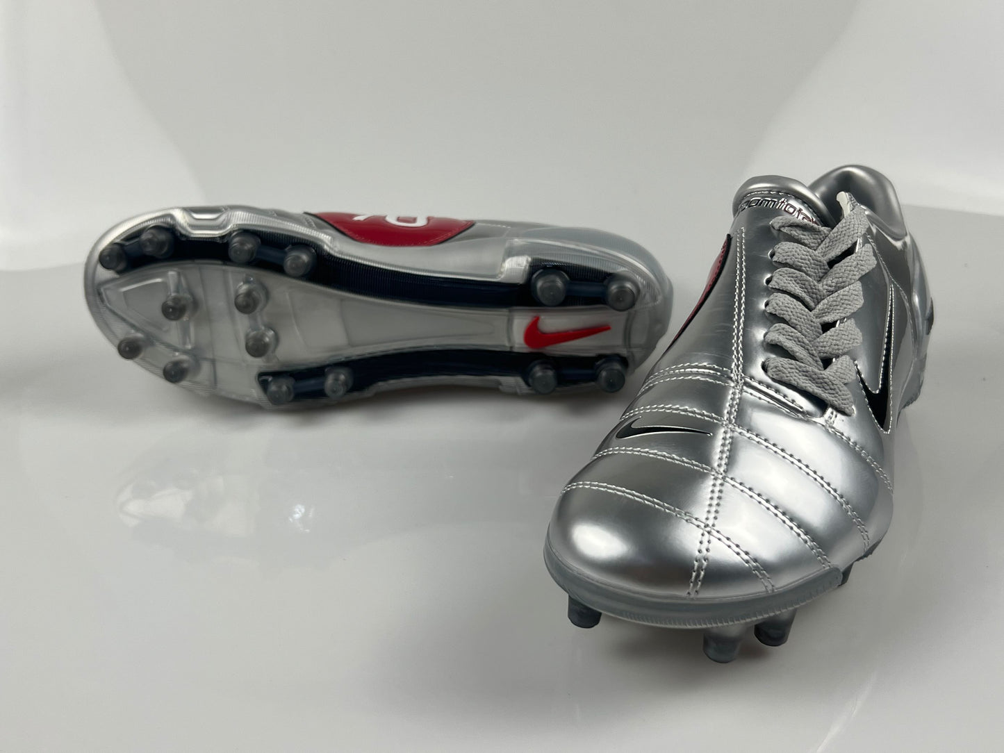 NIKE T90