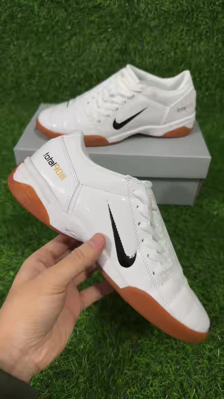 NIKE T90 IC