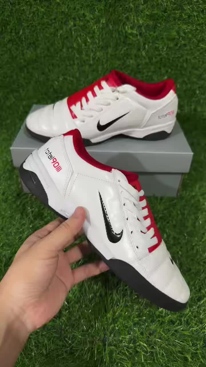 NIKE T90 IC