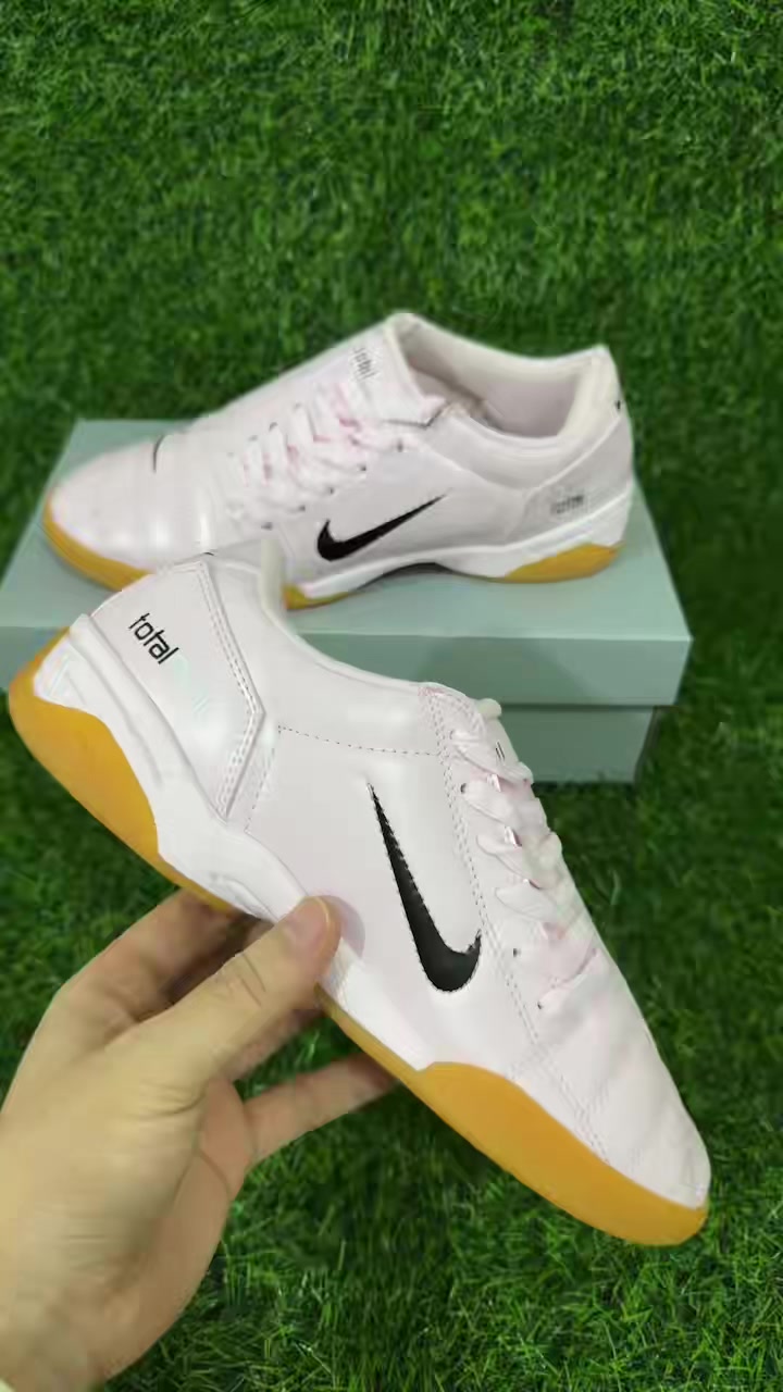 NIKE T90 IC