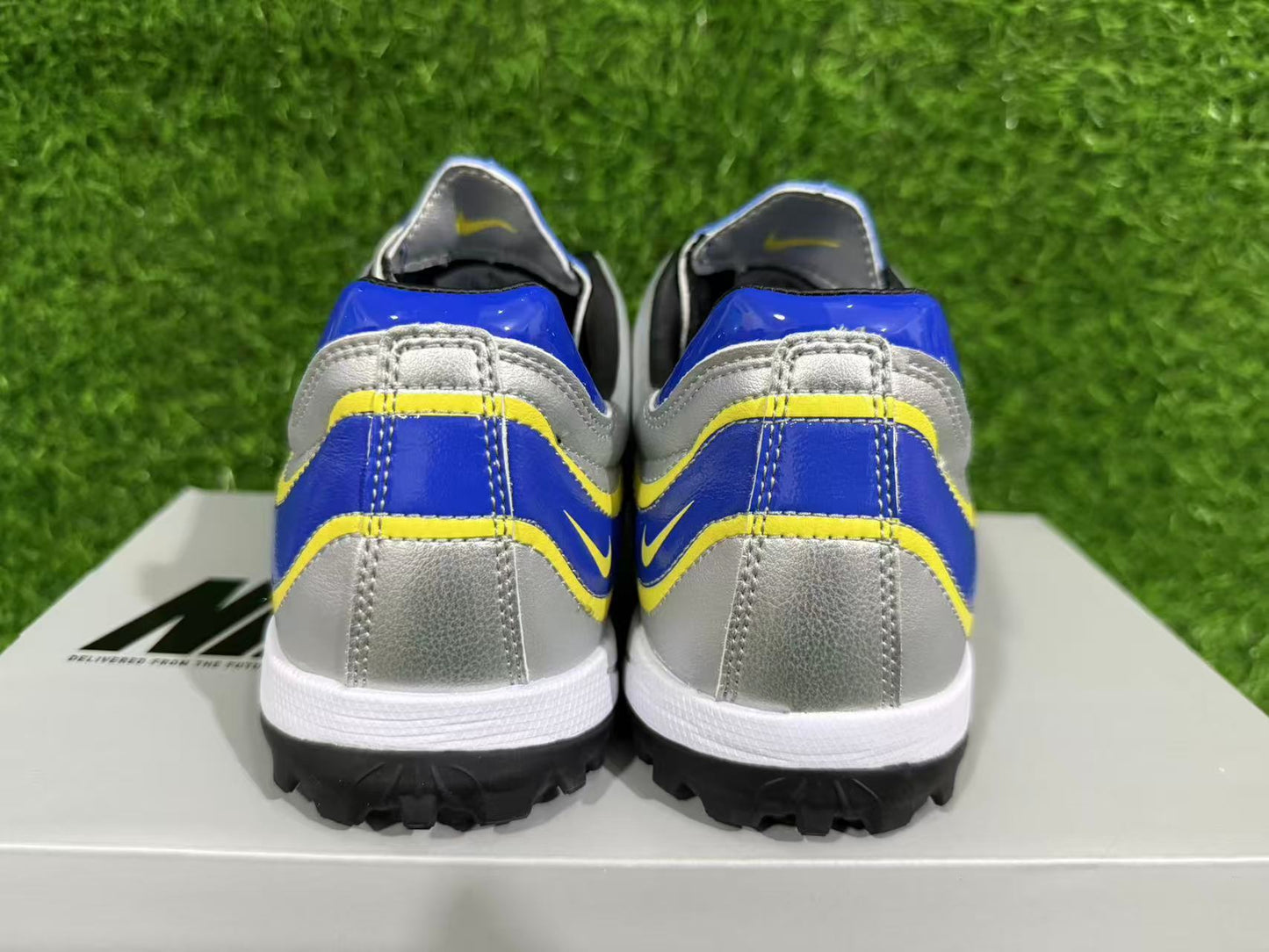 NIKE Mercurial r9 TF