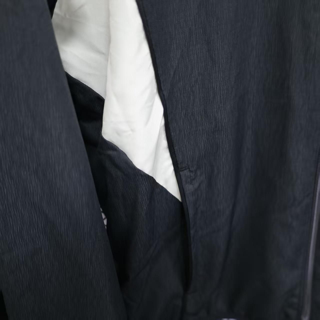 25/26 Liverpool Black Windbreaker (with Inner Lining)