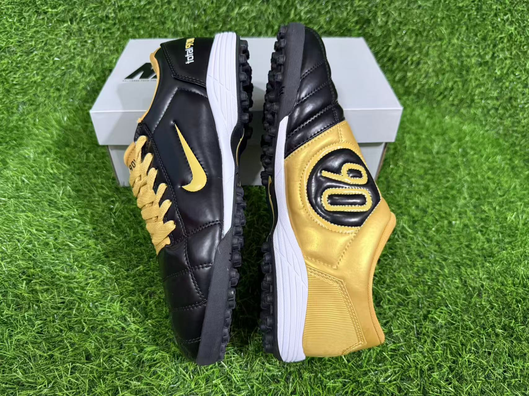 NIKE T90 TF