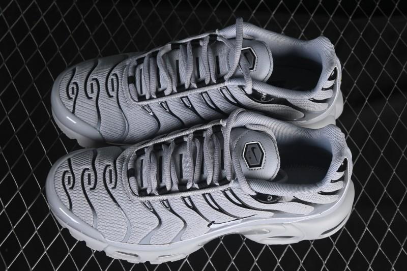 Nike Air Max Plus Retro Running Shoes with Air Cushion Technology - 852630-021