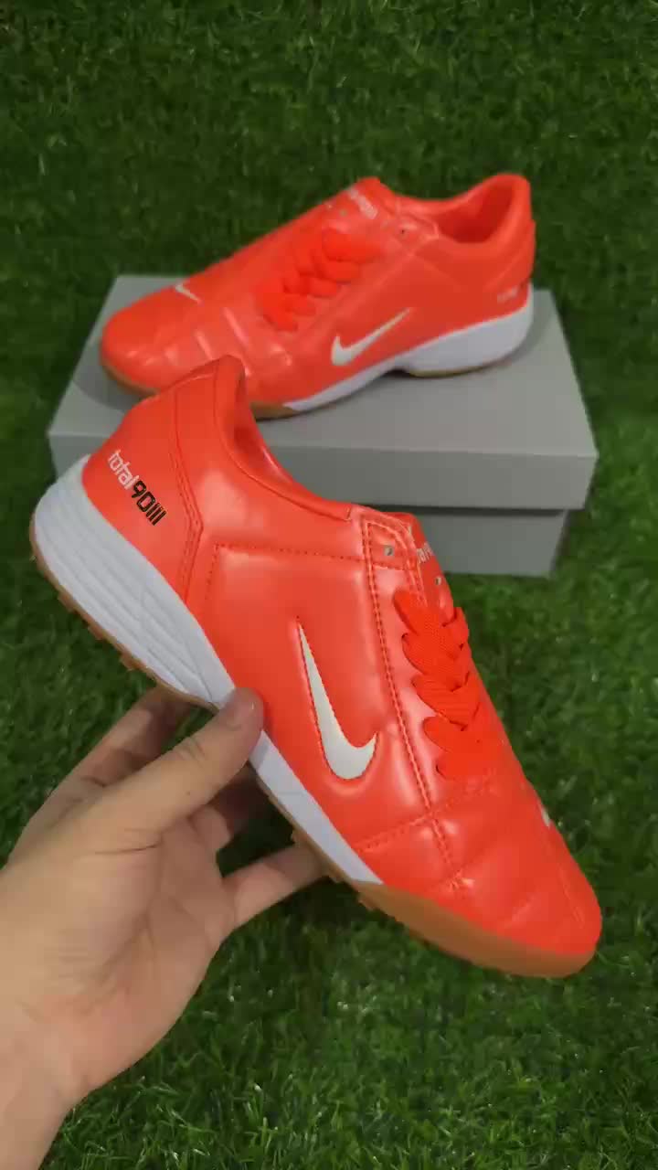 NIKE T90 TF