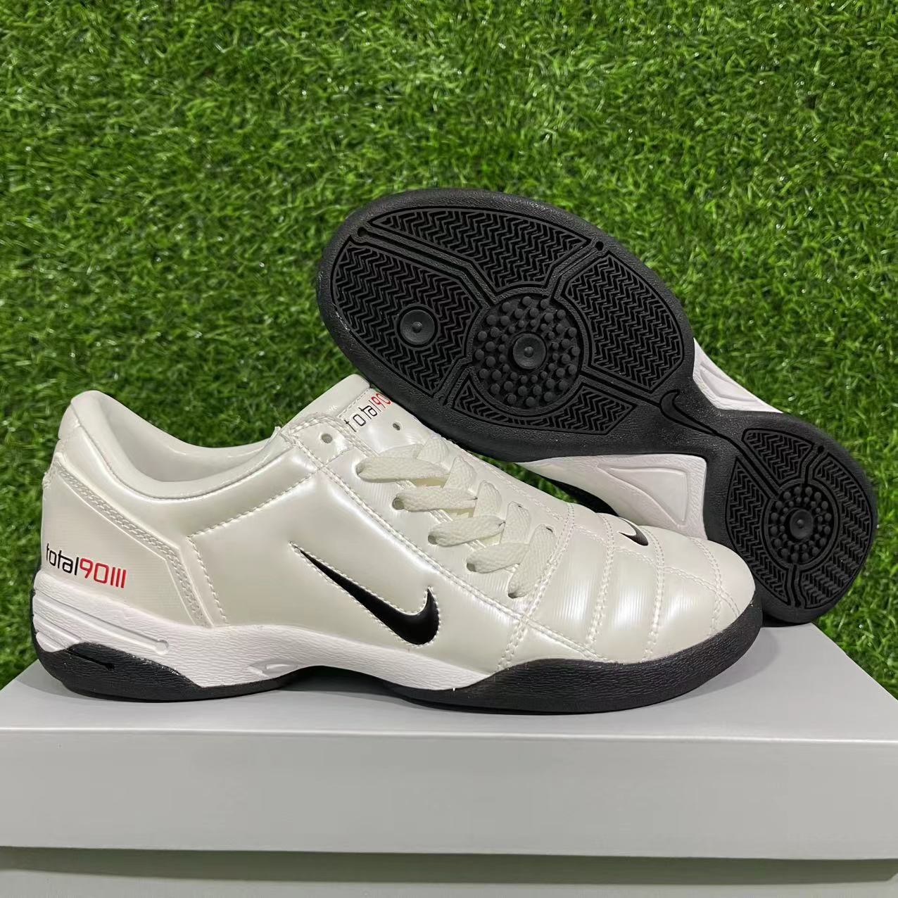 NIKE T90 IC
