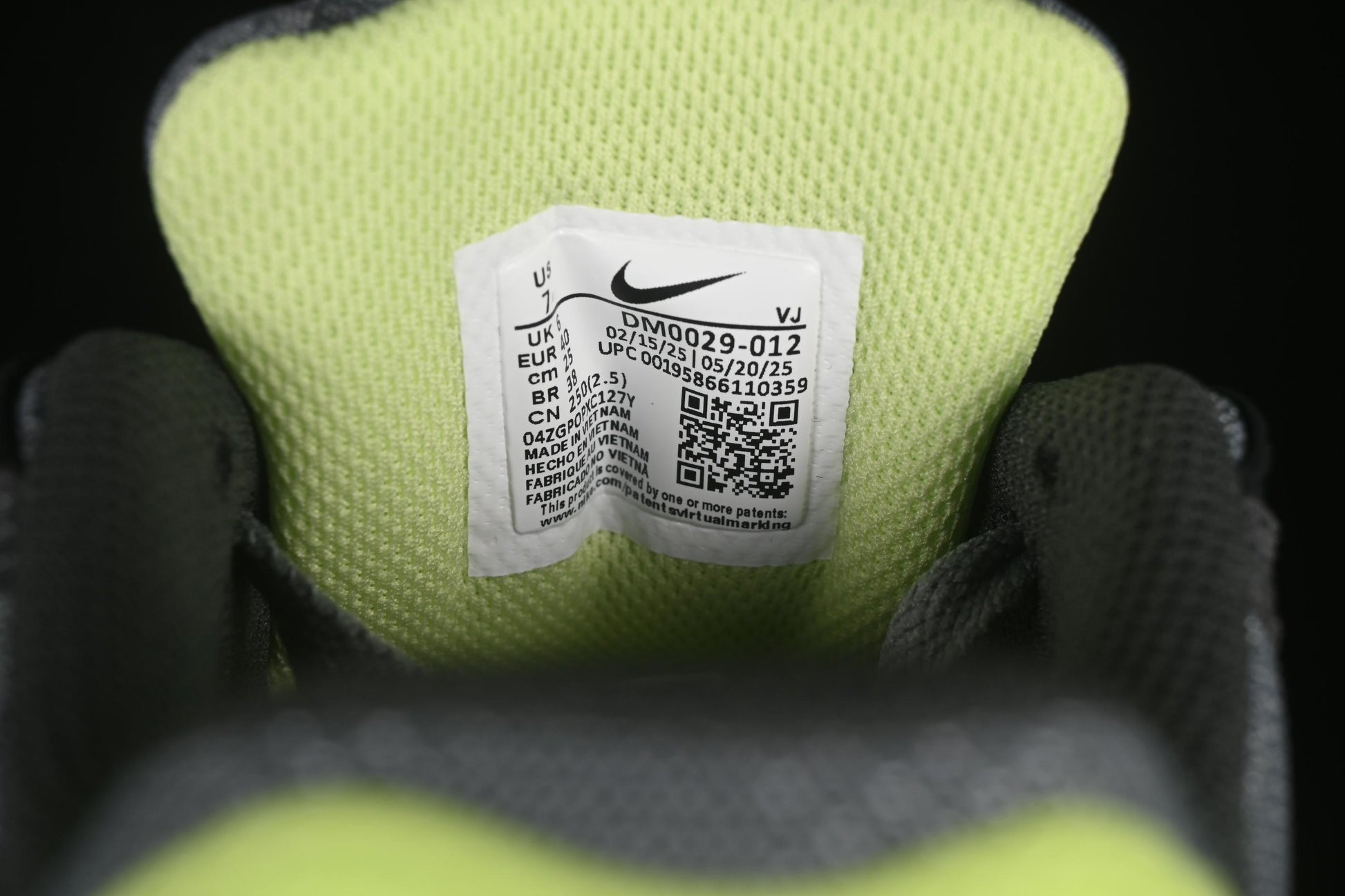 Nike Air Max 90 Retro Running Shoes with Visible Air Cushion - DM0029-012