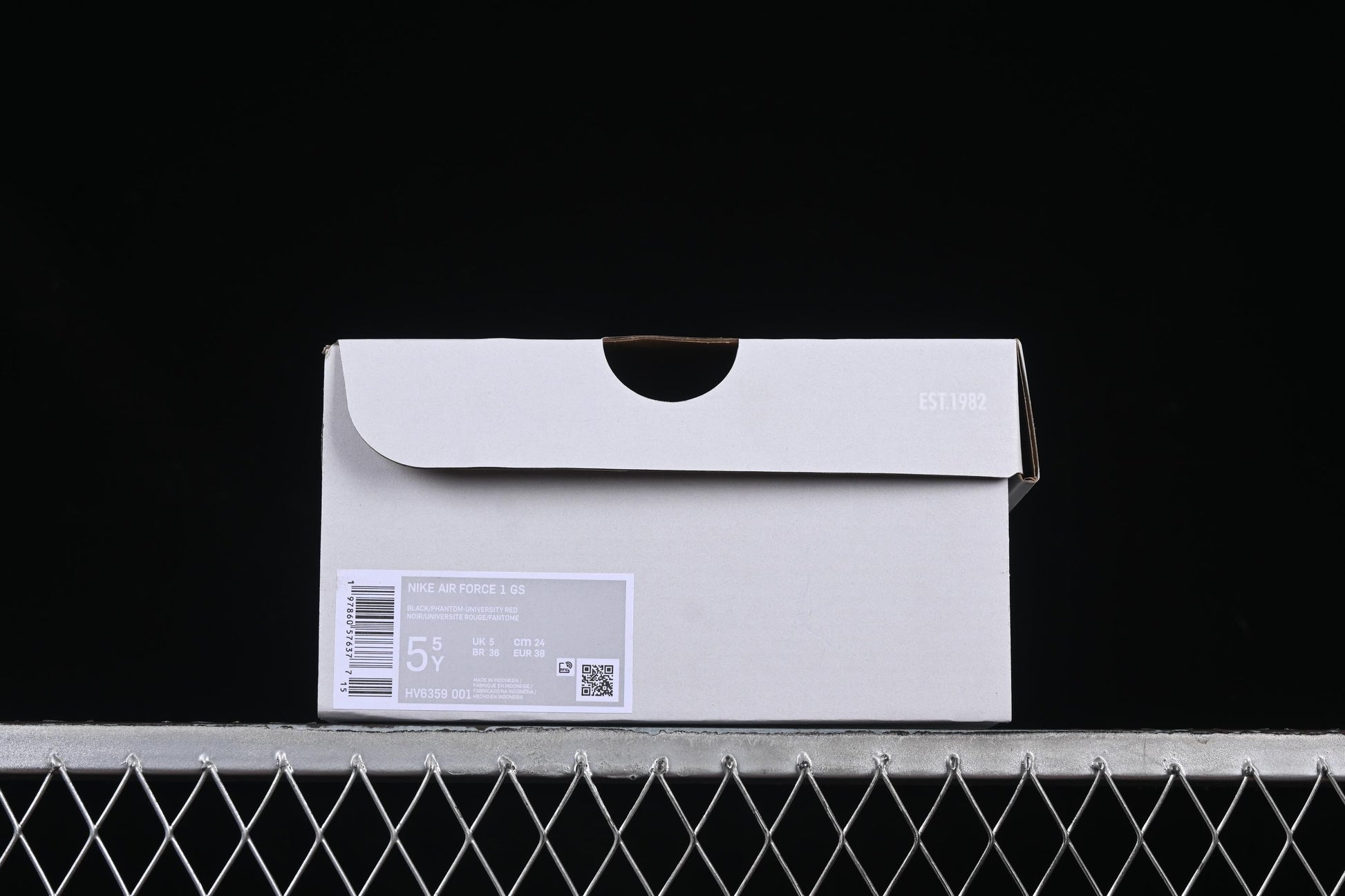 Nike Air Force 1'07 Low Casual Sneakers with Full-Length Air Cushion - HV6359-001