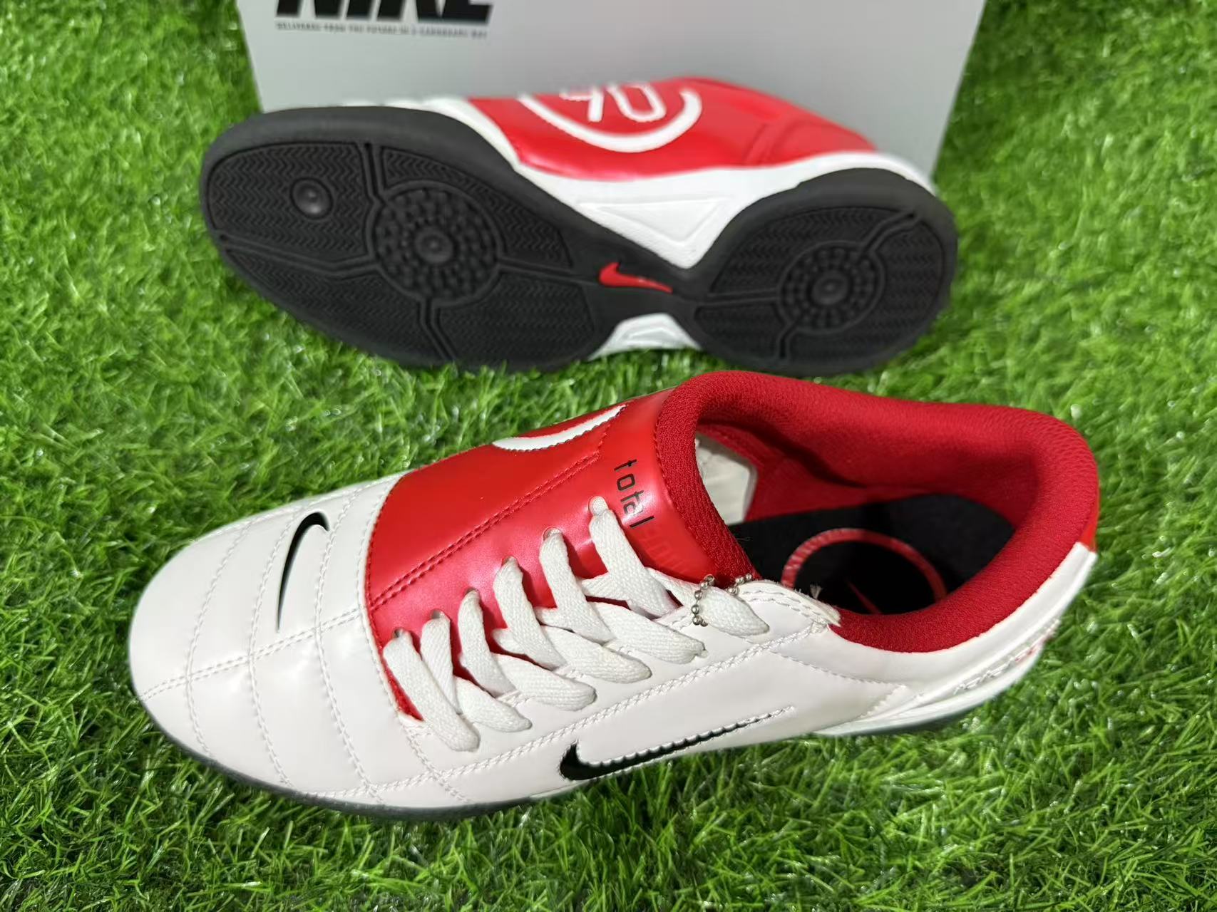 NIKE T90 IC
