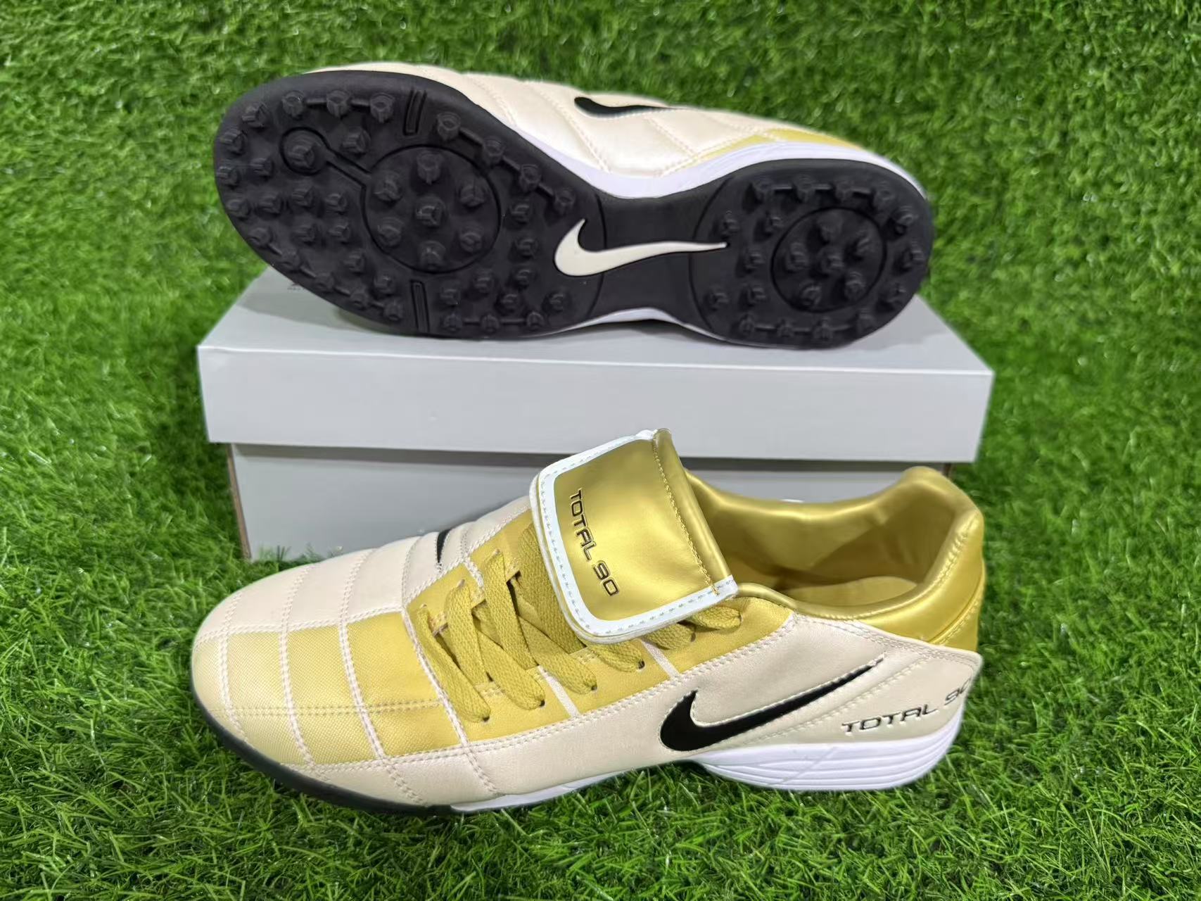 NIKE T90 TF