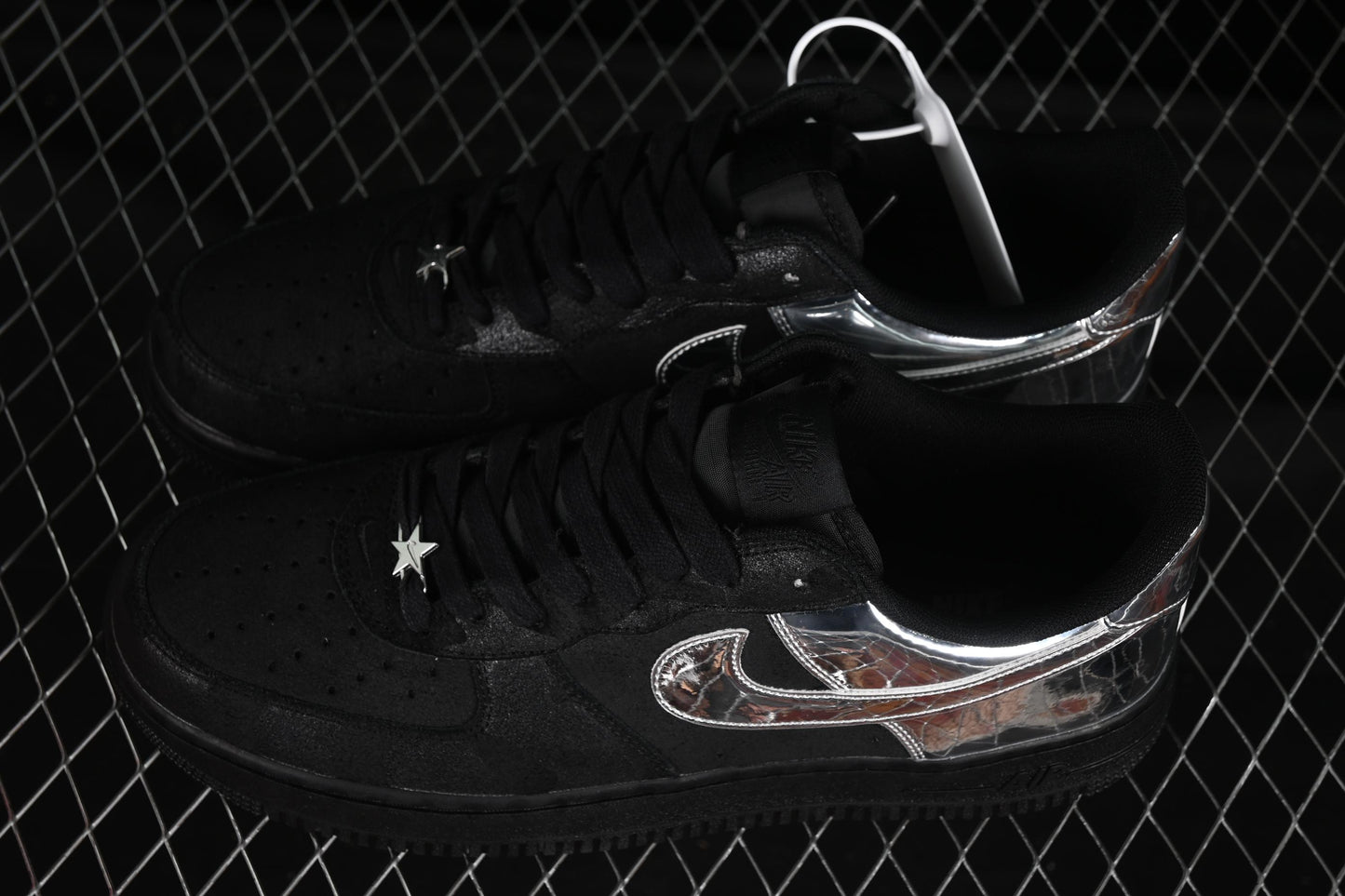 Nike Air Force 1'07 Low Casual Sneakers with Full-Length Air Cushion - HF2885-001