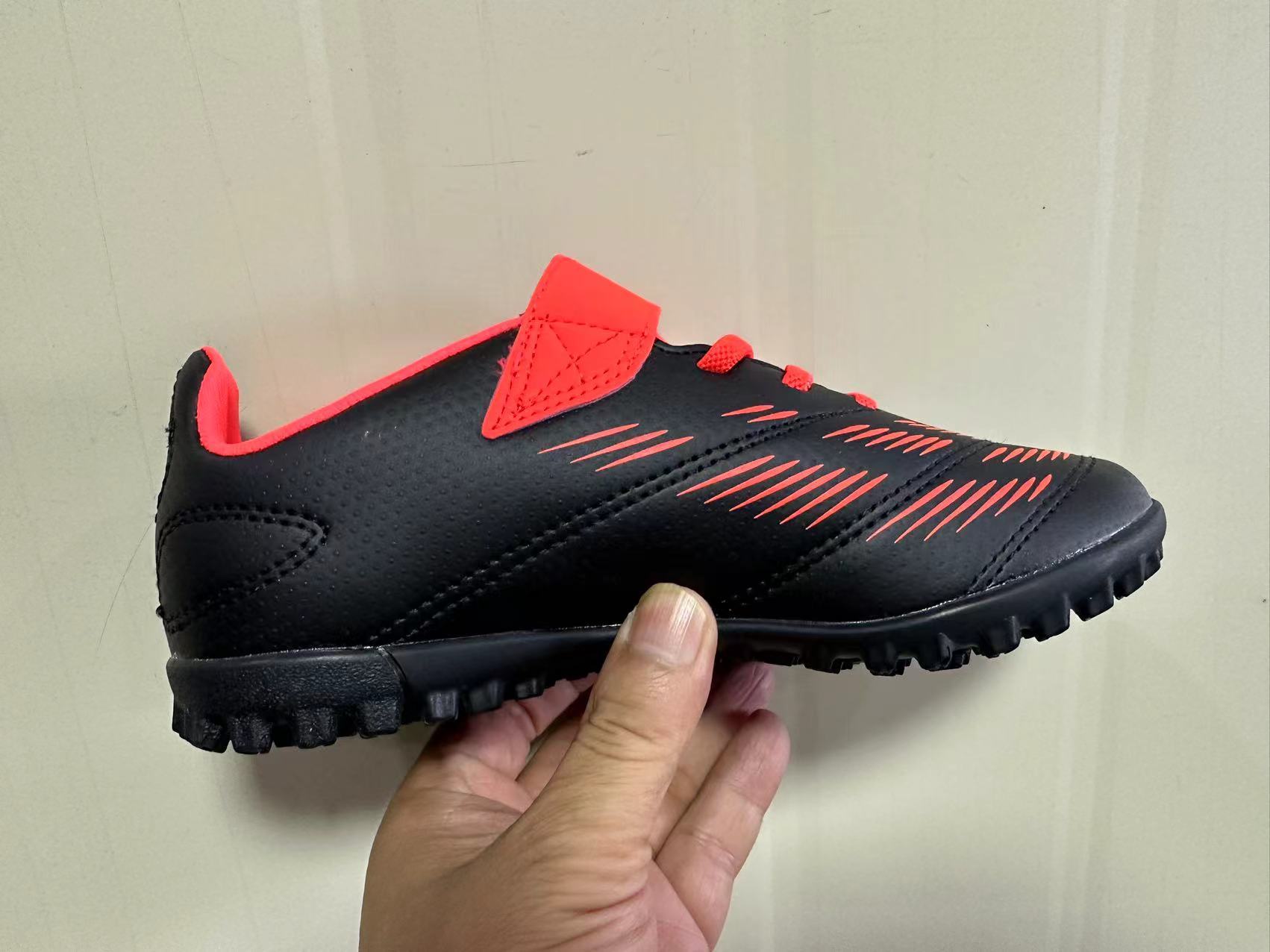 Arrival 30-35) Falcon 24 children's football shoes