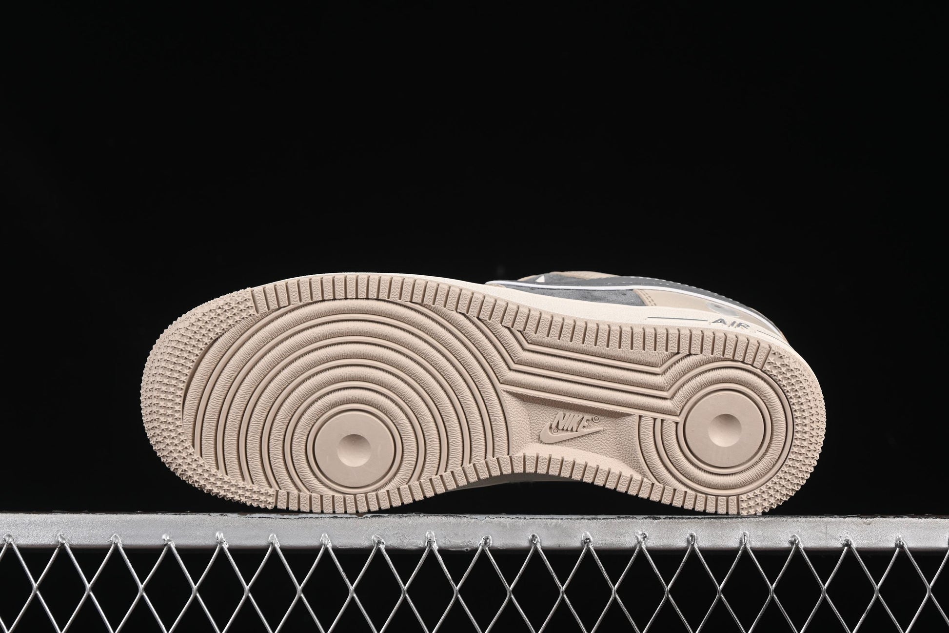 Nike Air Force 1 '07 Low Supreme Collaboration Sneakers with Red Snake Swoosh - SJ6698-023