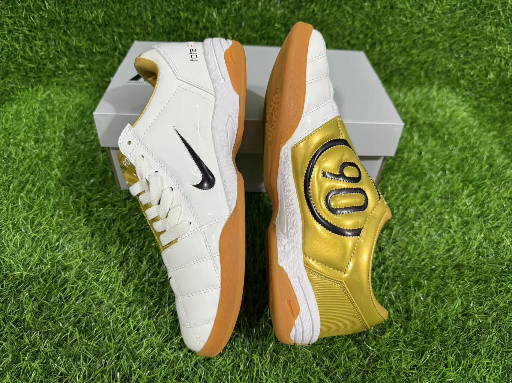 NIKE T90 IC