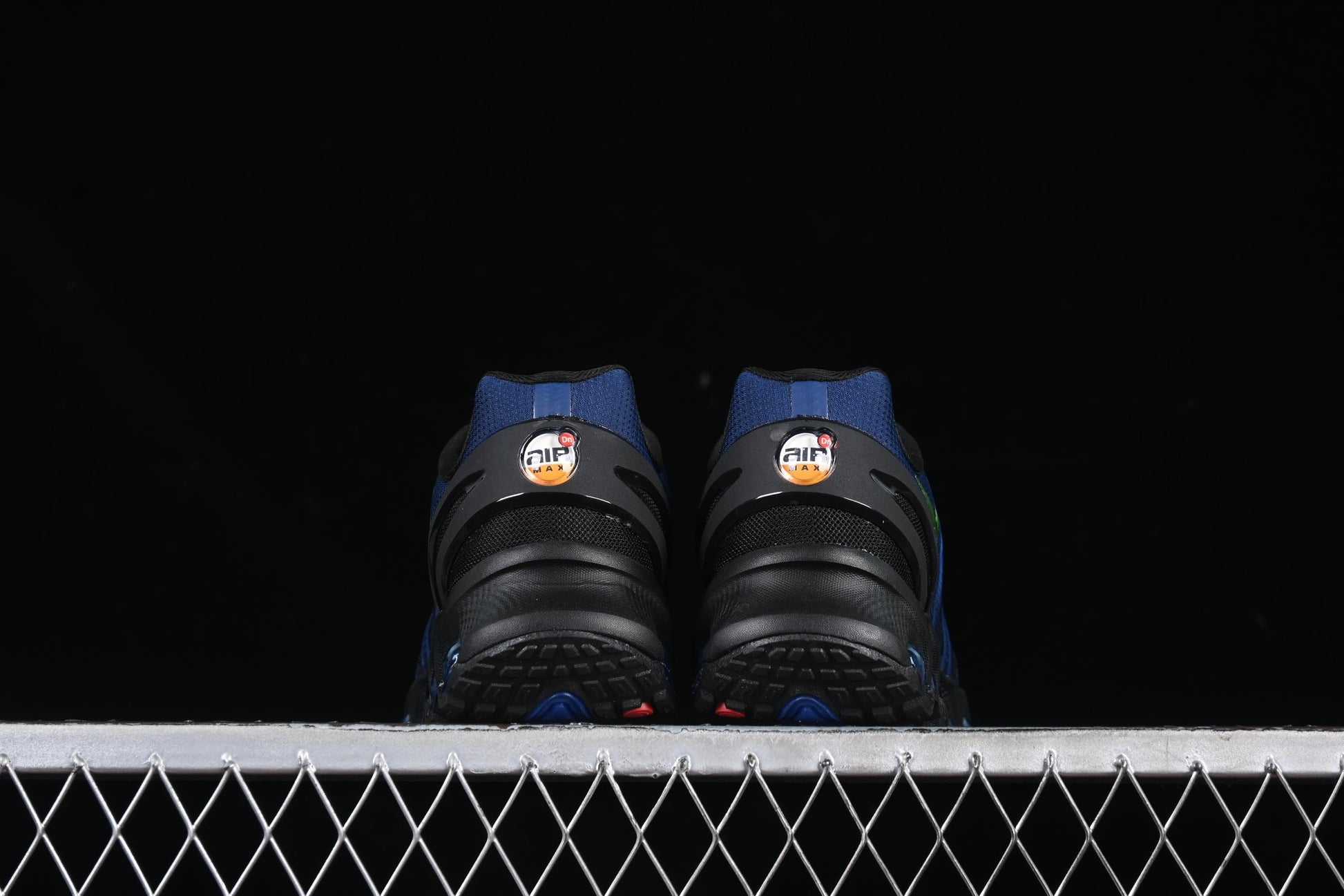 Nike Air Max Dn8 Running Shoes with Dynamic Air Cushion Technology - FQ7860-027