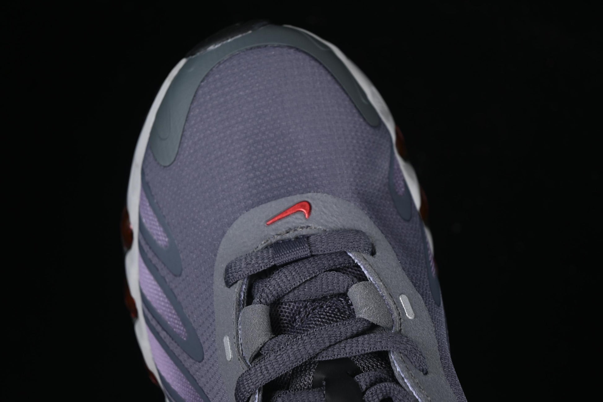 Nike Air Max Dn8 Running Shoes with Dynamic Air Cushion Technology - FQ7860-035