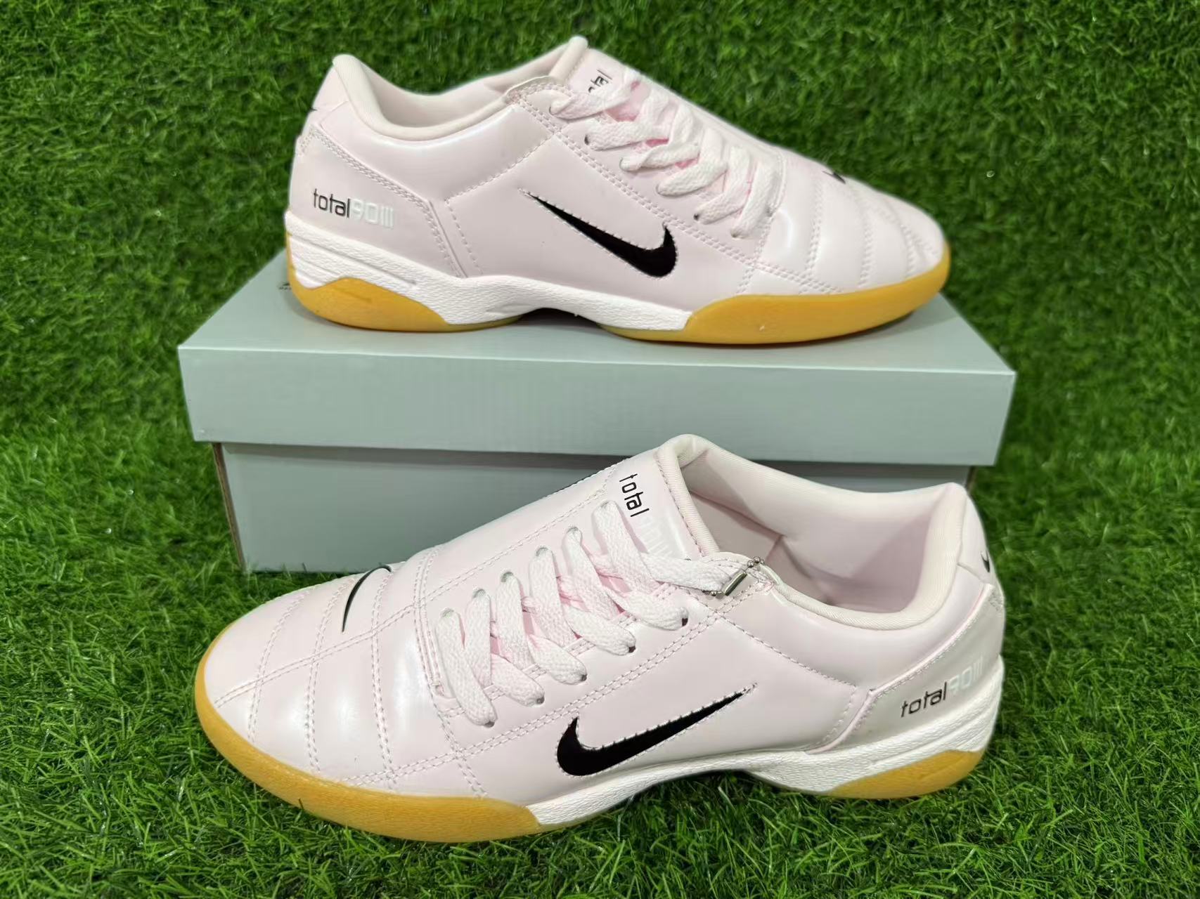 NIKE T90 IC