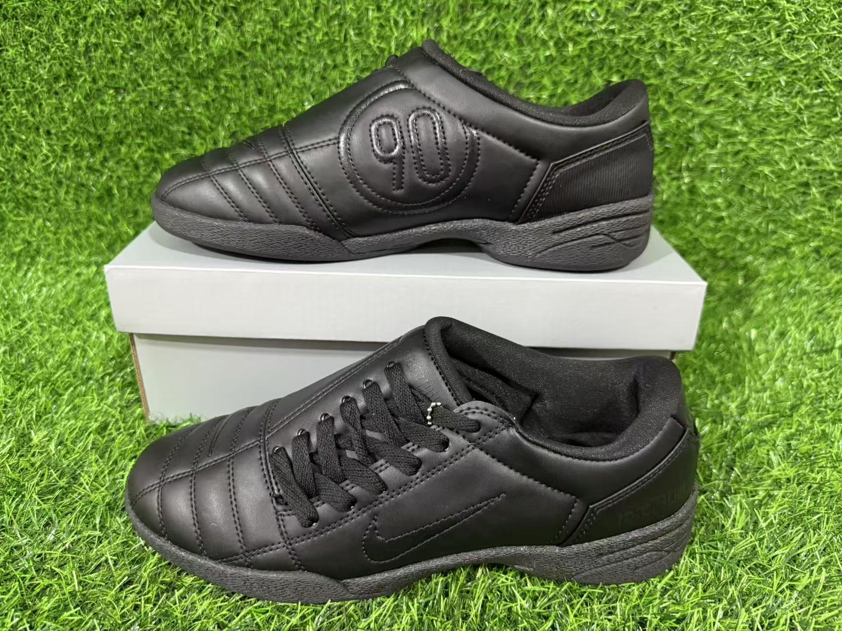 NIKE T90 IC