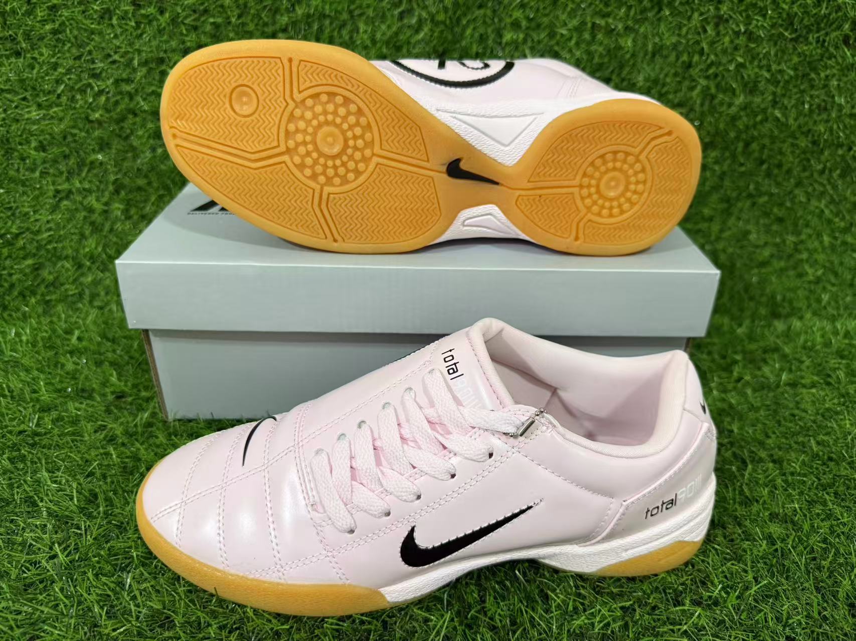 NIKE T90 IC