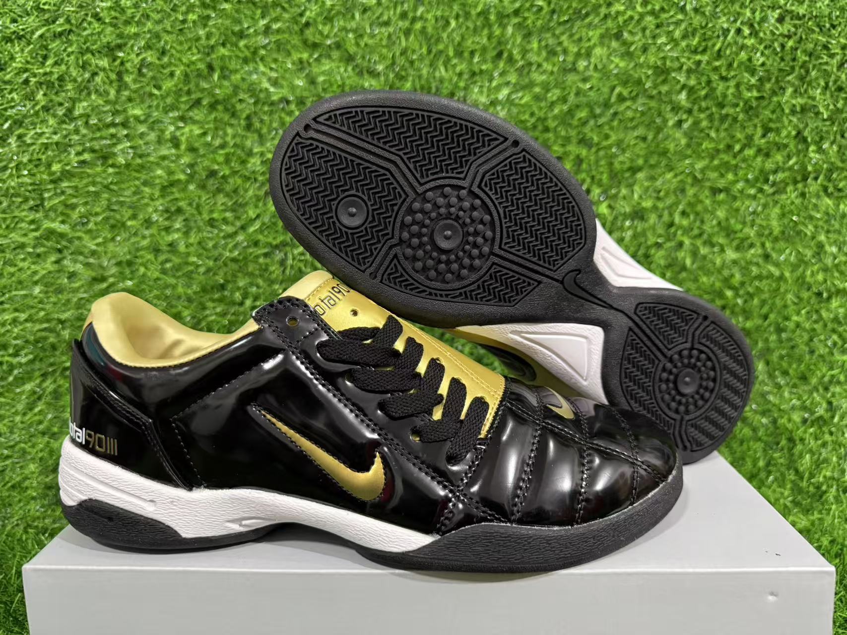 NIKE T90 IC