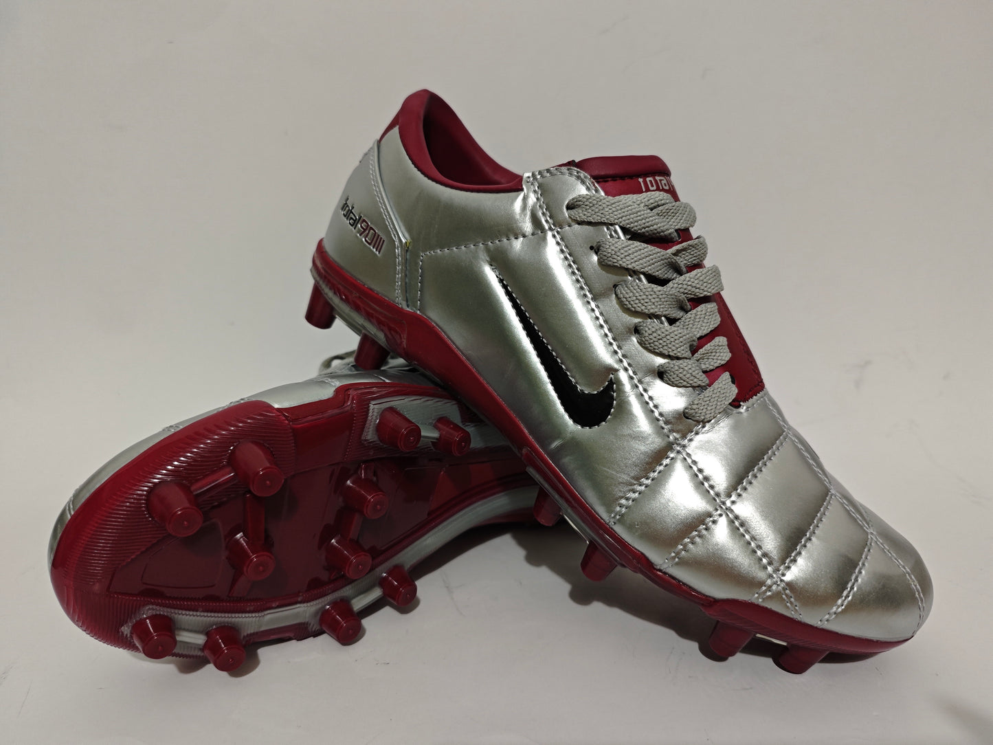 NIKE T90