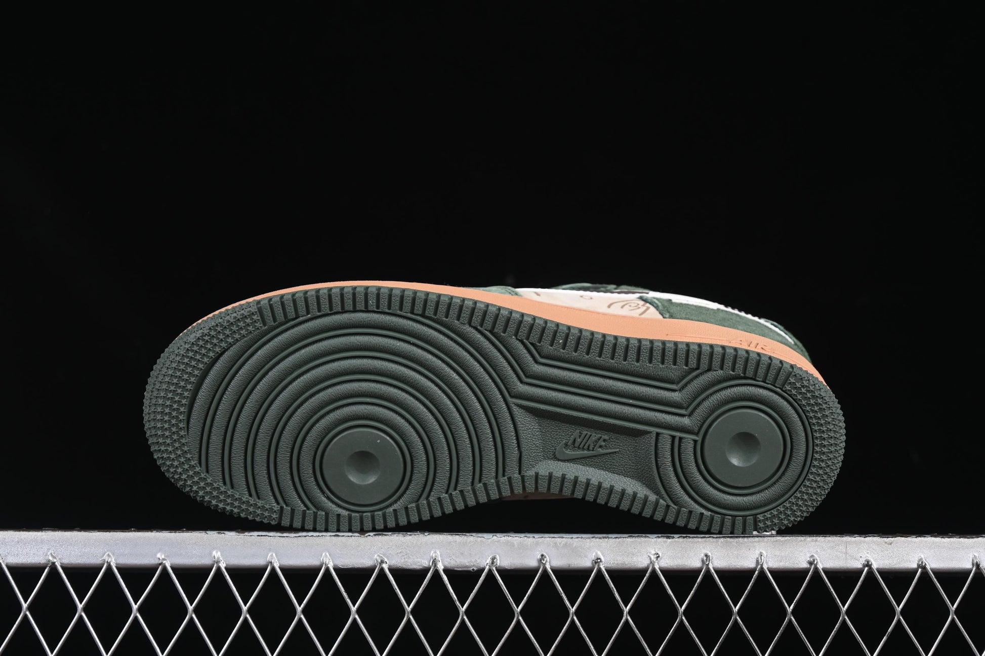 Nike Air Force 1'07 Low Supreme Collaboration Distressed Graffiti Casual Sneakers - DF0188-024