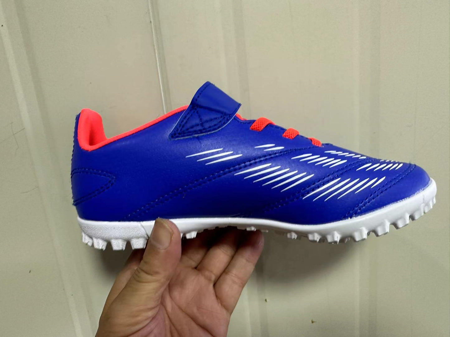 Arrival 30-35) Falcon 24 children's football shoes