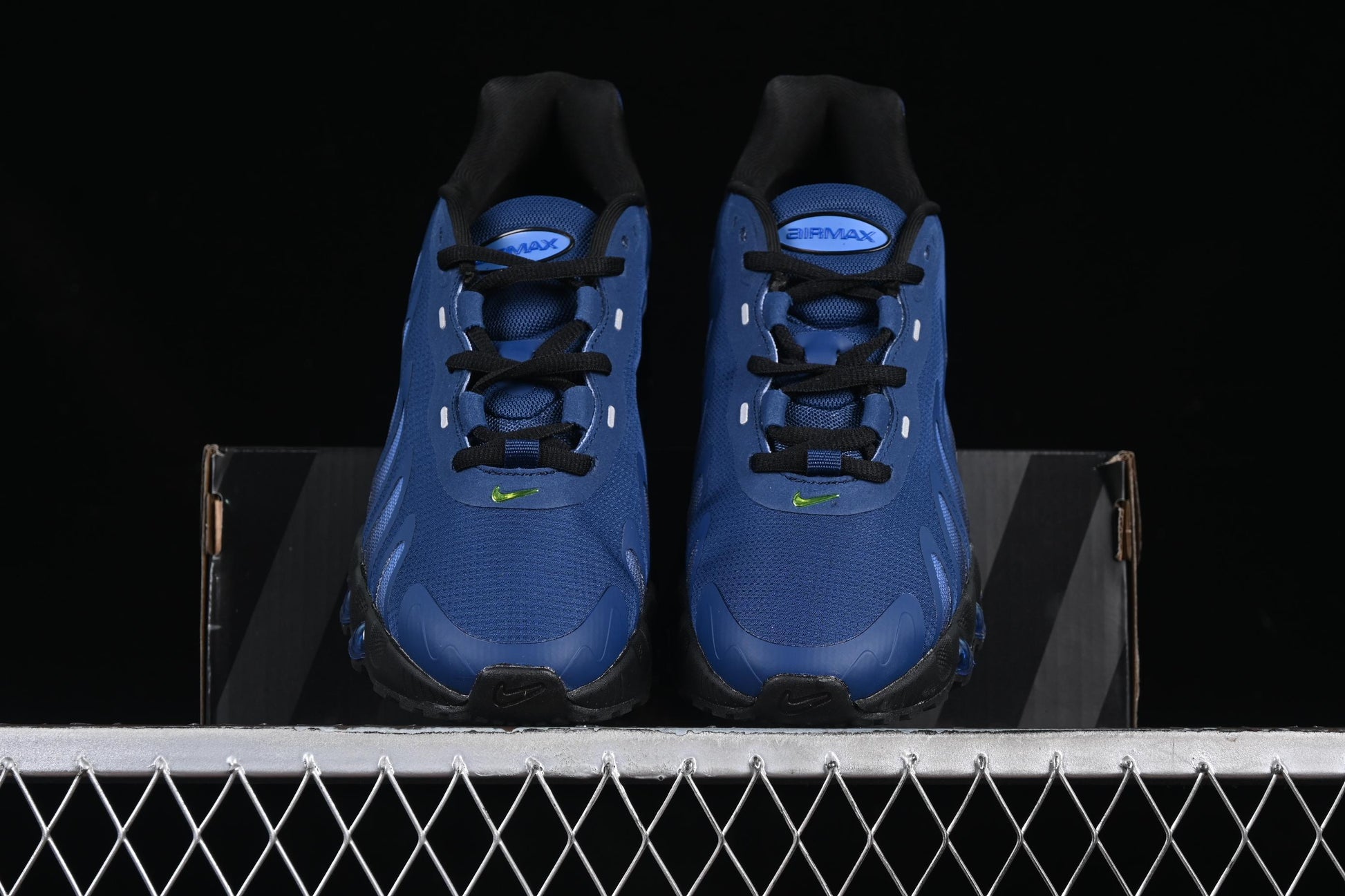 Nike Air Max Dn8 Running Shoes with Dynamic Air Cushion Technology - FQ7860-027