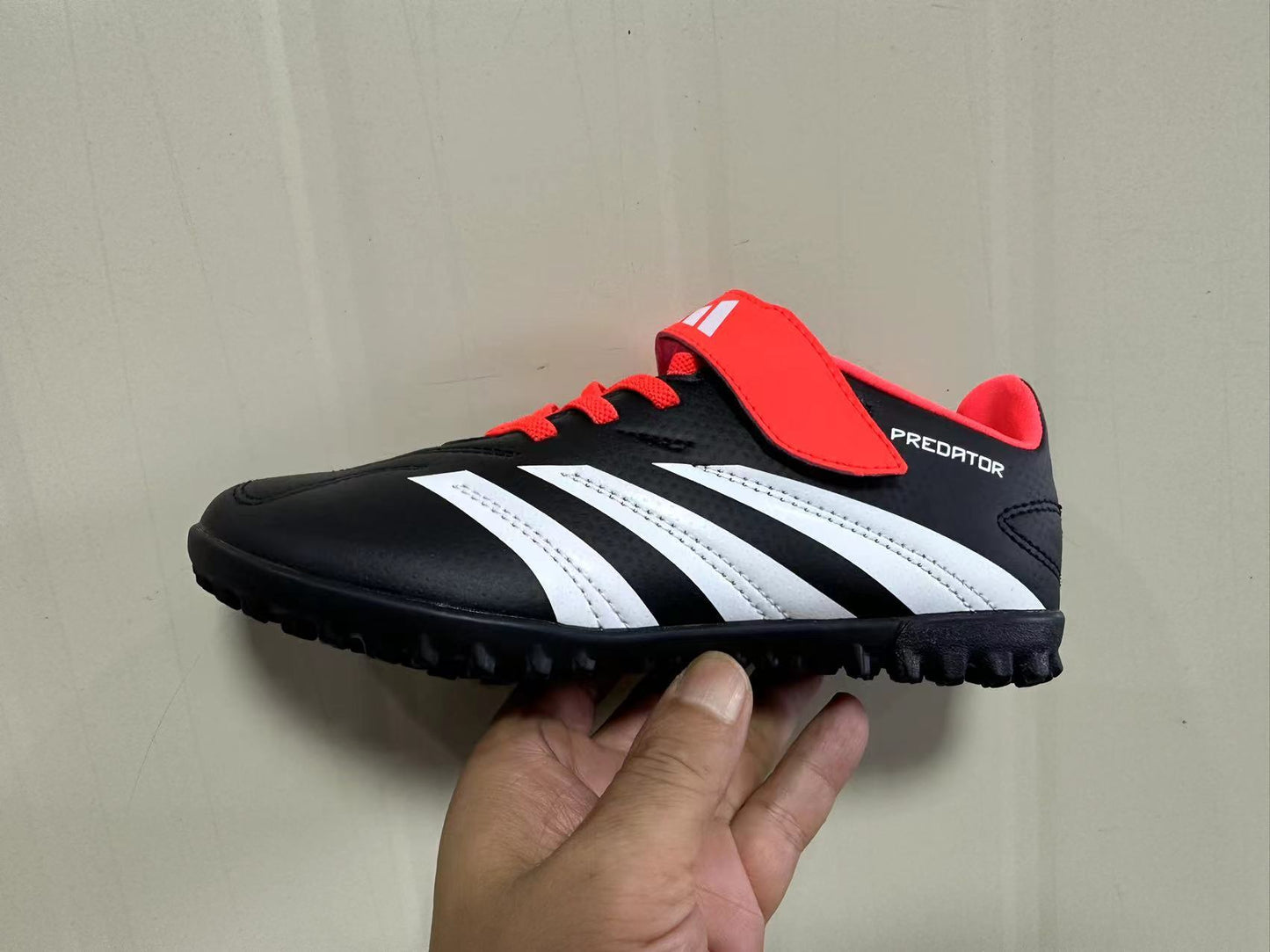Arrival 30-35) Falcon 24 children's football shoes