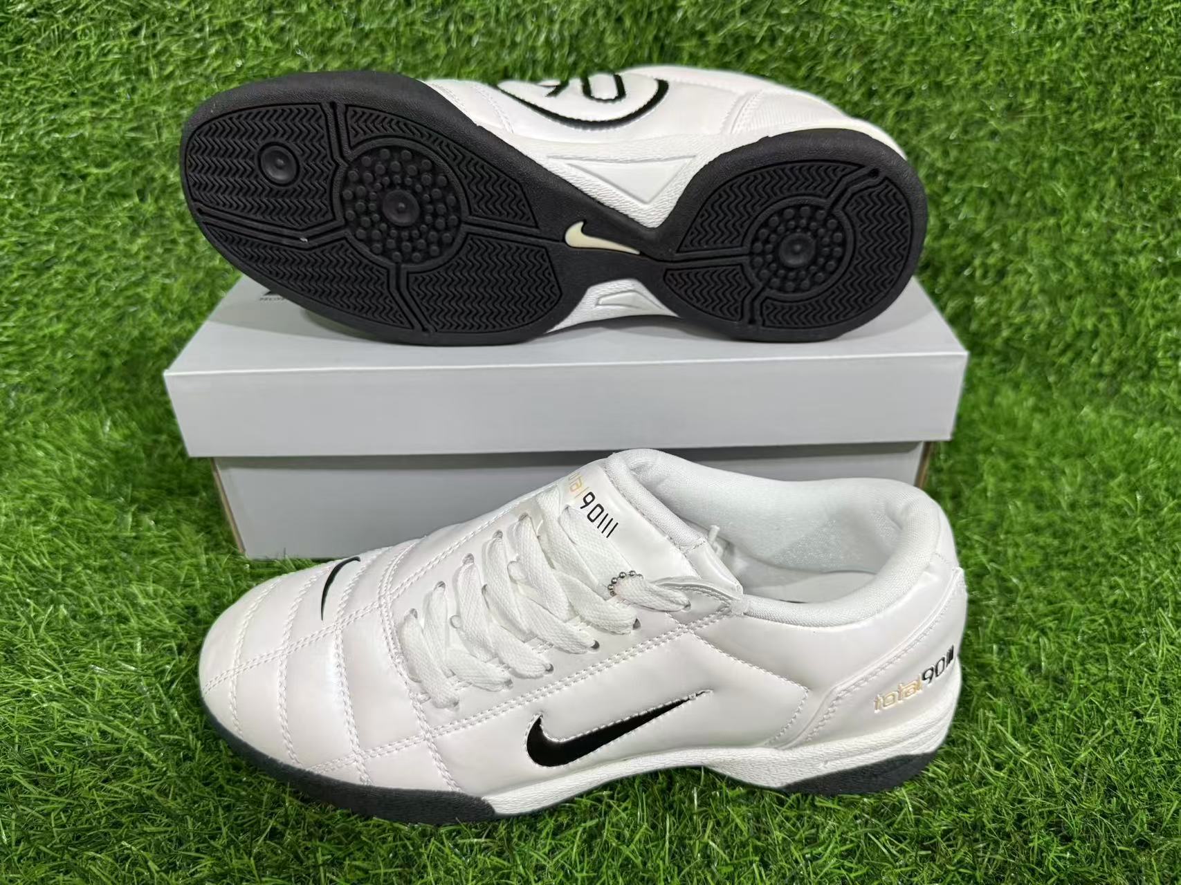 NIKE T90 IC