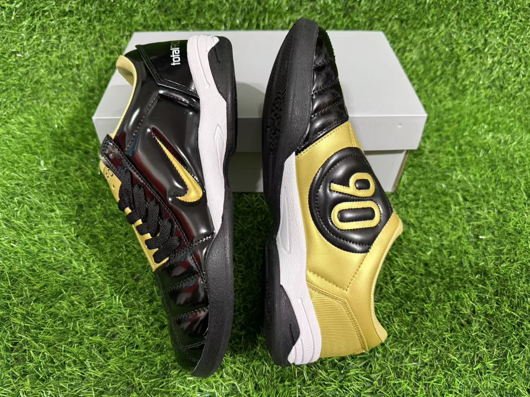 NIKE T90 IC