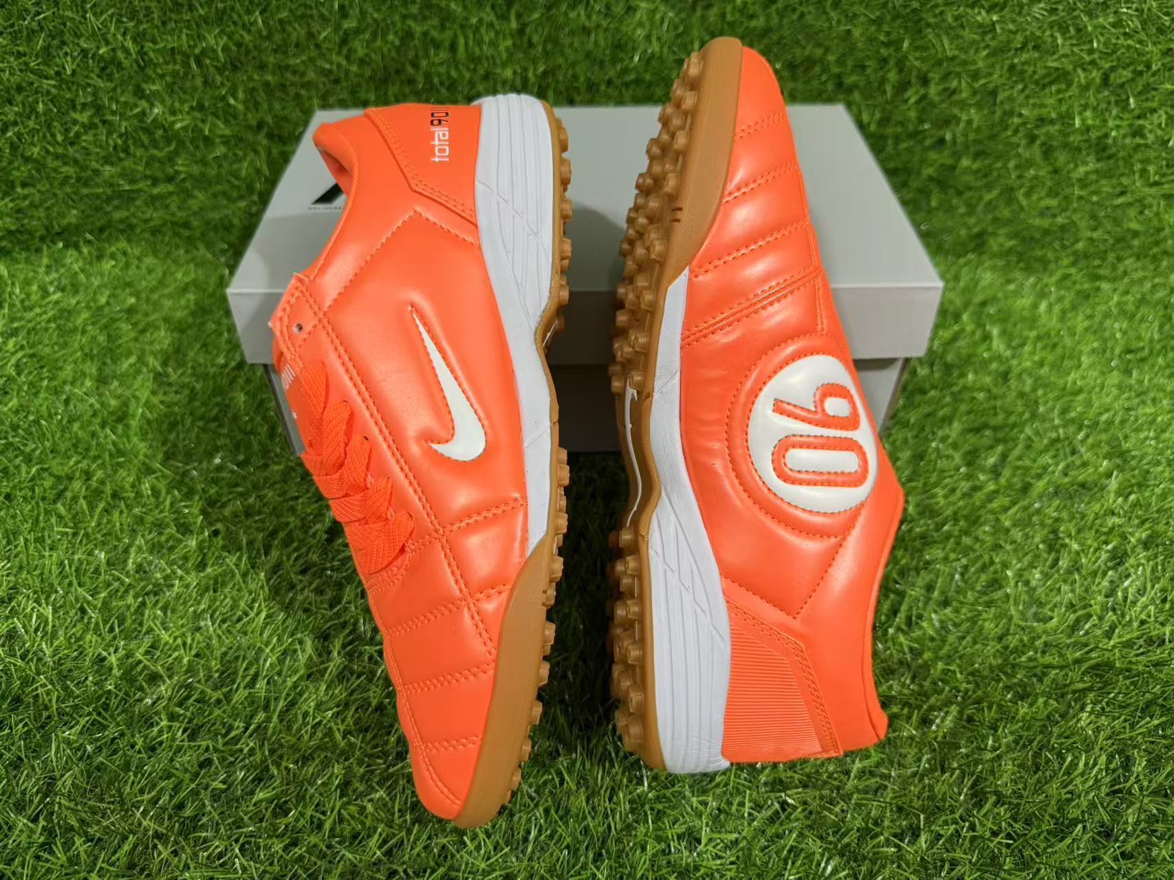 NIKE T90 TF