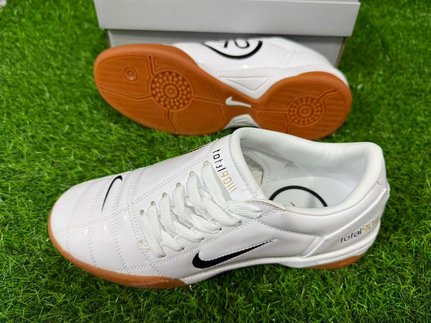 NIKE T90 IC