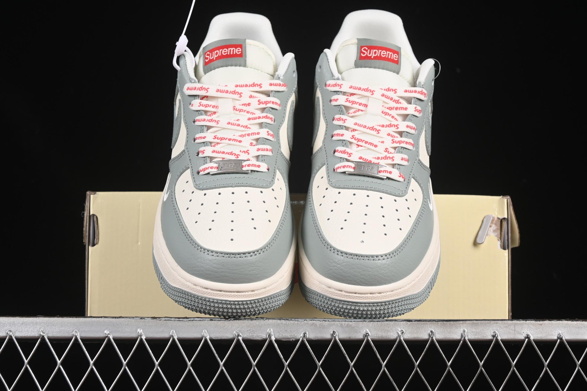 Nike Air Force 1 '07 Low Supreme Collaboration Shoes in Grey - ZH2598-319