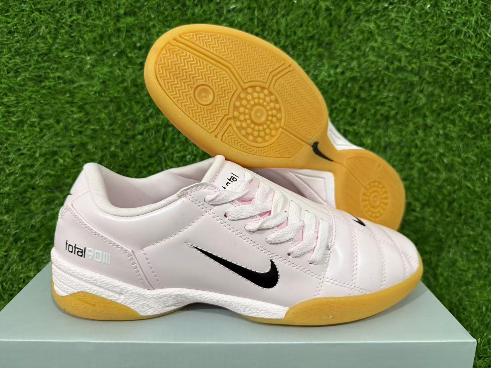 NIKE T90 IC