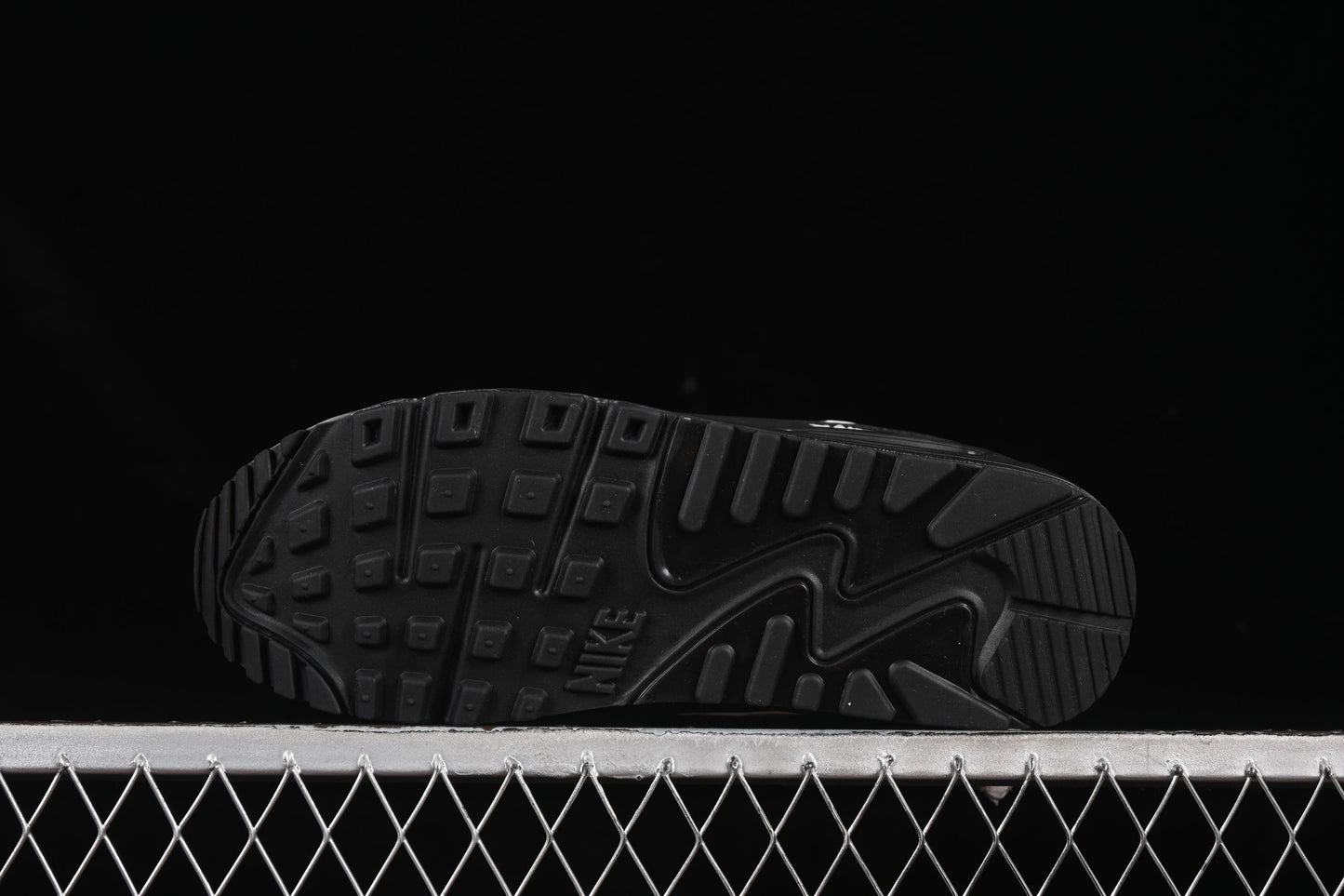Nike Air Max 90 Retro Running Shoes with Visible Air Cushion - HQ3817-001