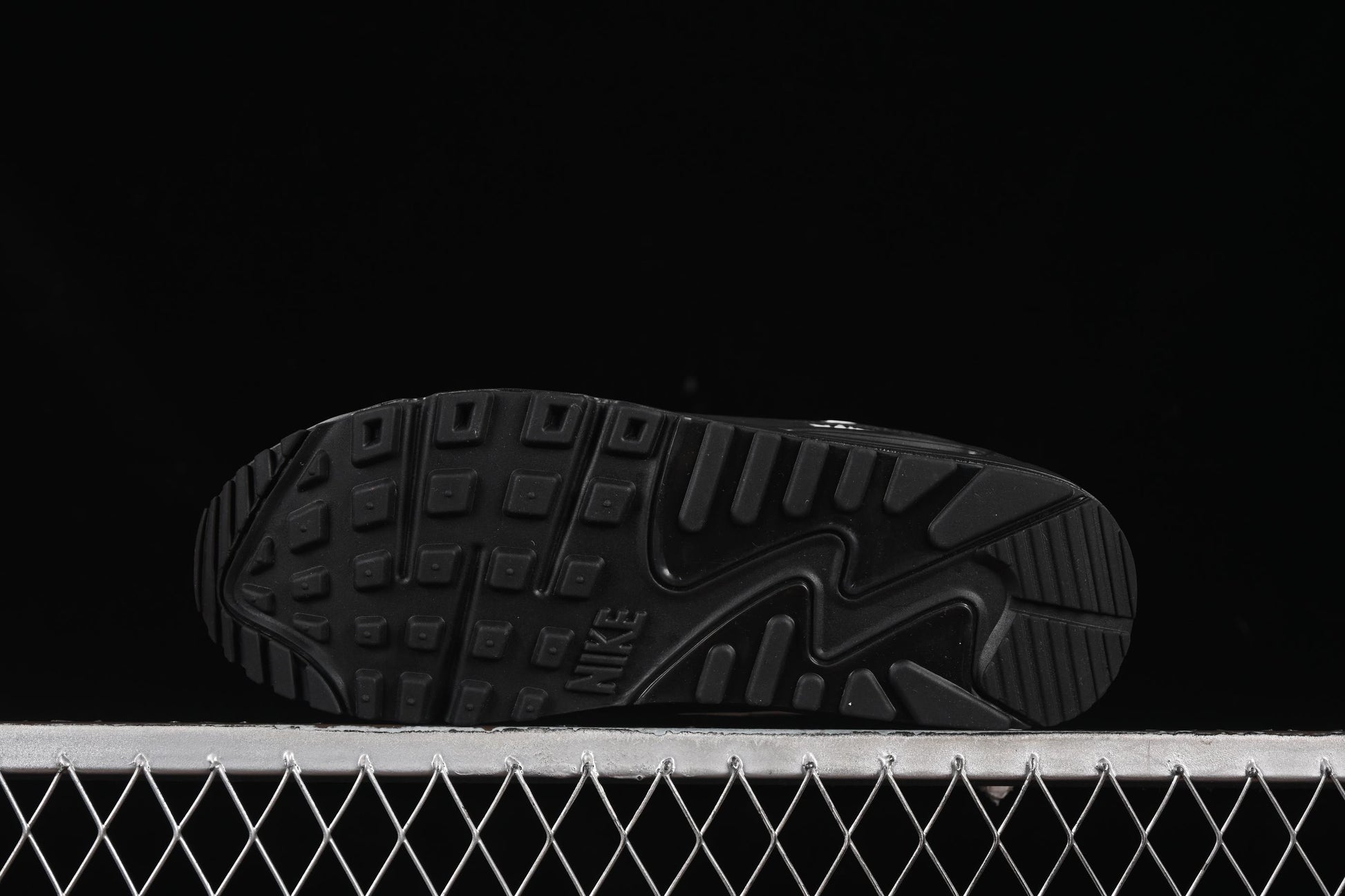 Nike Air Max 90 Retro Running Shoes with Visible Air Cushion - HQ3817-001