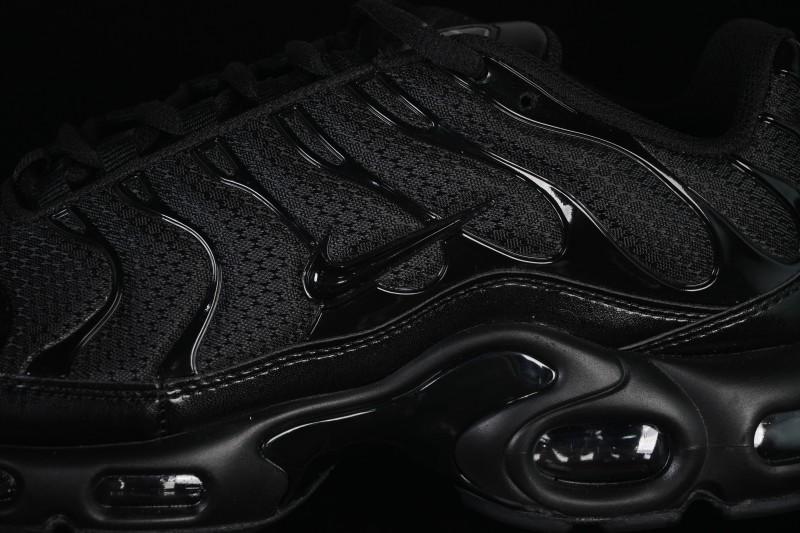 Nike Air Max Plus Retro Running Shoes with Air Cushion Technology - 604133-050