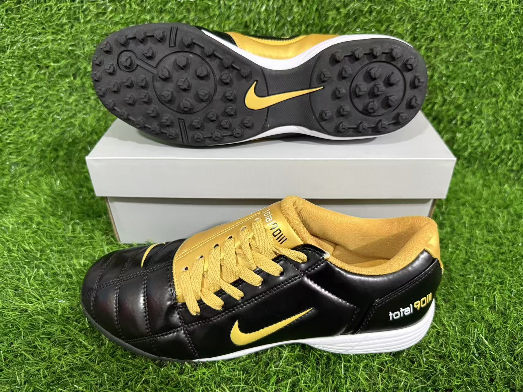 NIKE T90 TF