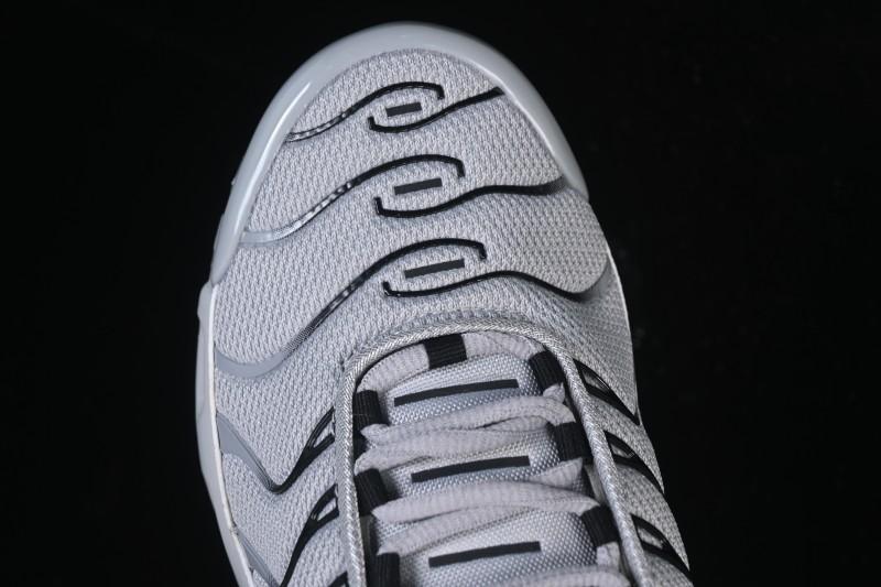 Nike Air Max Plus Retro Running Shoes with Air Cushion Technology - 852630-021