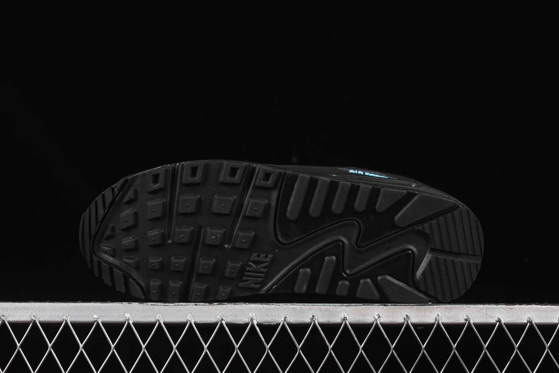 Nike Air Max 90 Retro Running Shoes with Air Cushion Technology - HV6224-001