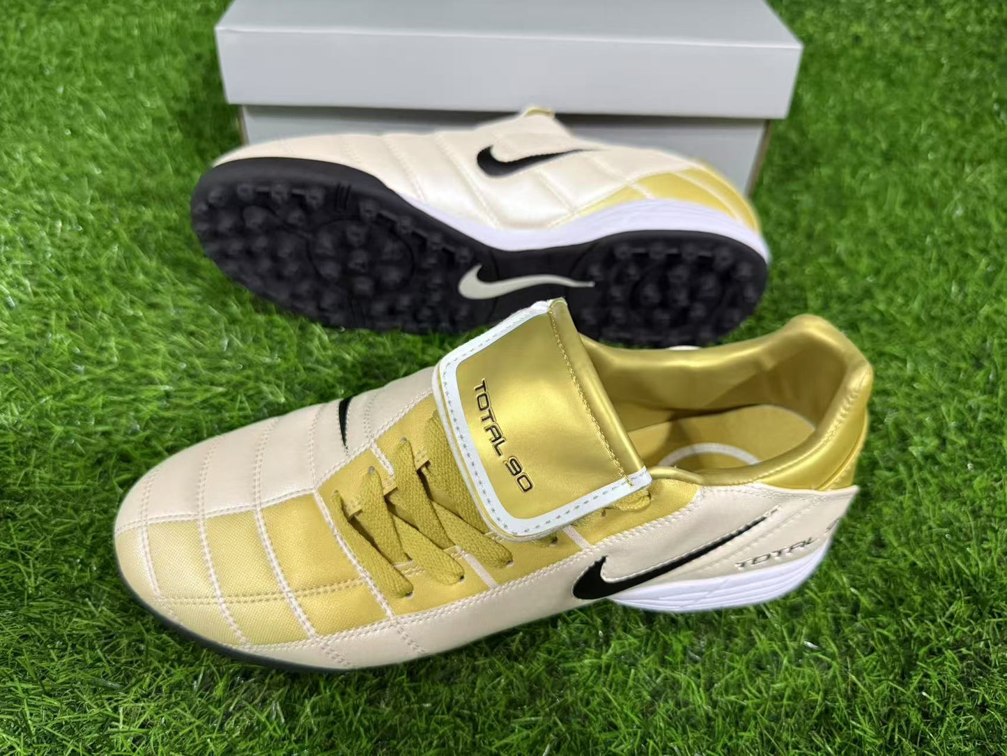 NIKE T90 TF