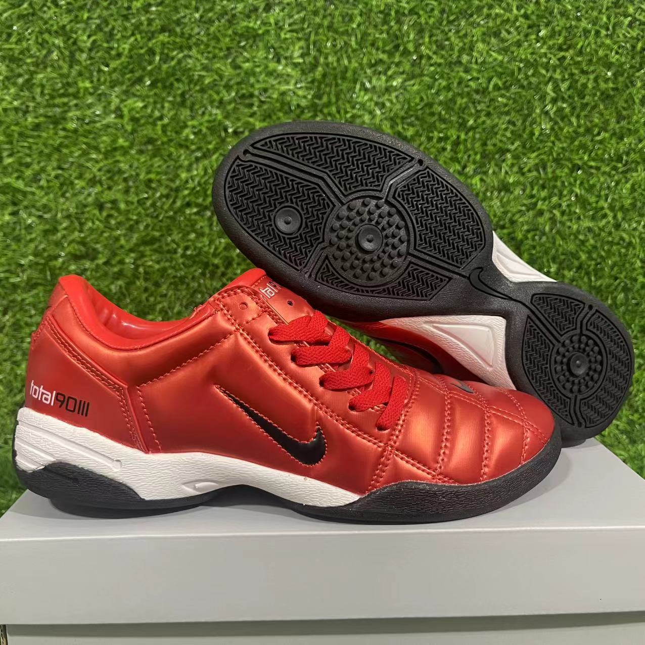 NIKE T90 IC