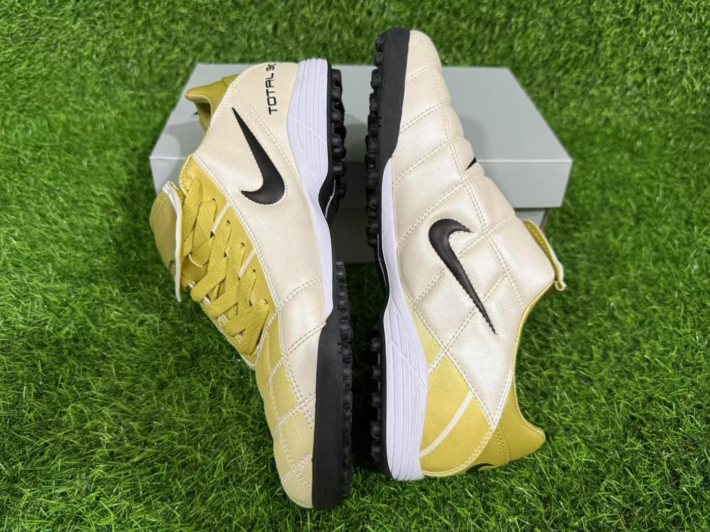 NIKE T90 TF
