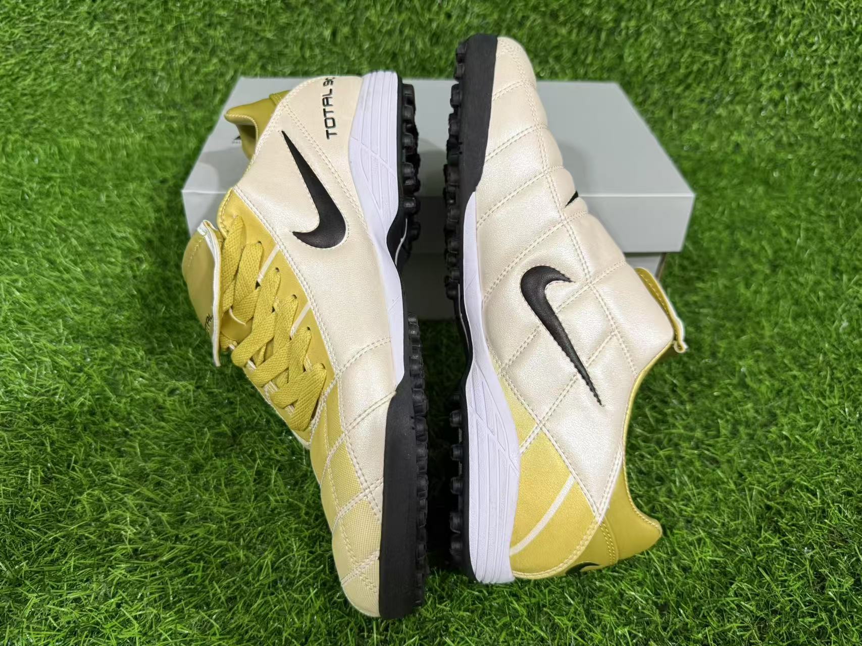NIKE T90 TF