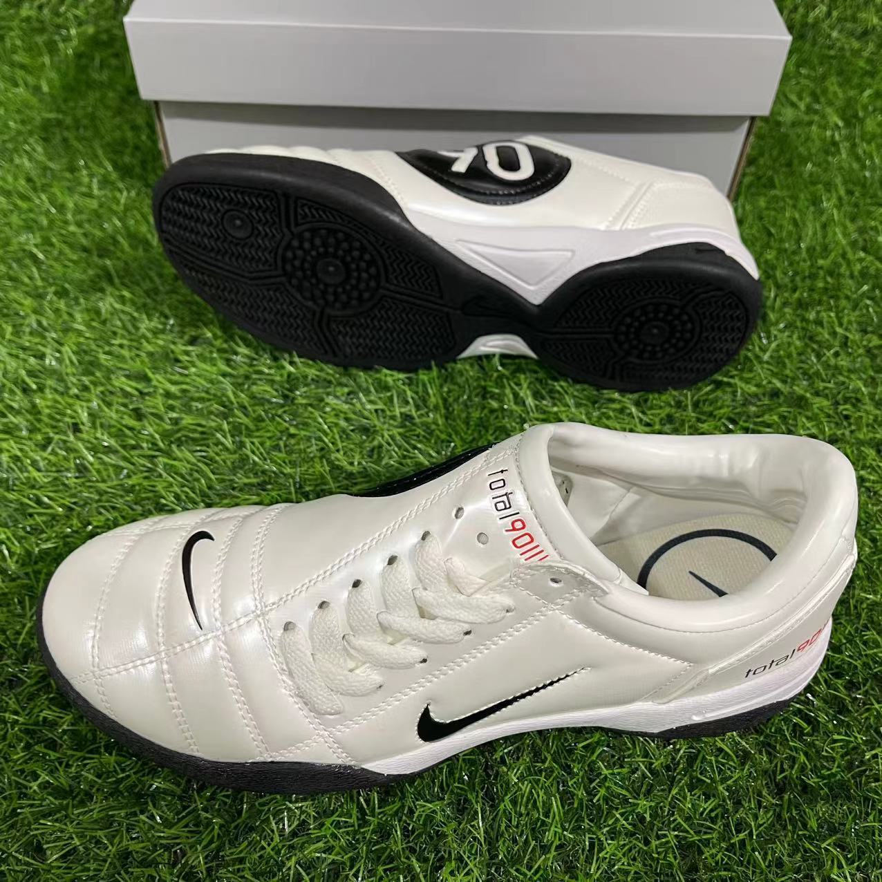 NIKE T90 IC